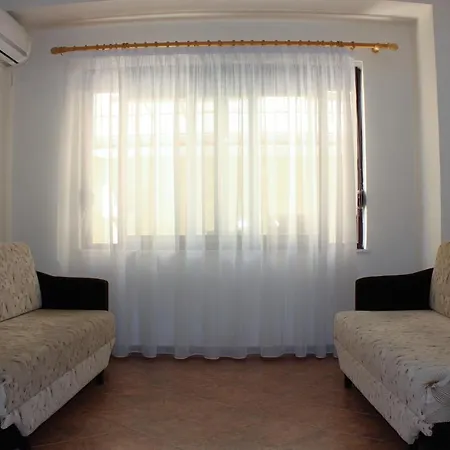 Meg'rooms - Feels Like Sarandë